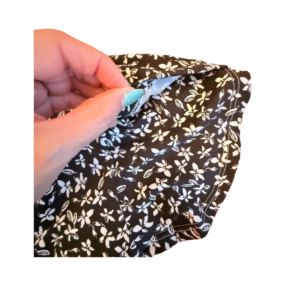 Zenobia Black & White Floral Wrap Blouse – 1XL - Picture 14 of 14